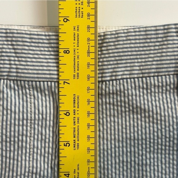 J. Crew Factory 3 inch Seersucker Shorts 4 - Picture 6 of 7